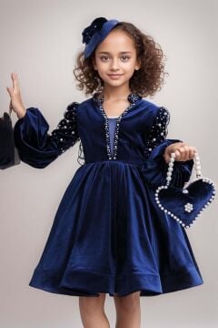 Kız Çocuk Yakadan Göğse ve Omuzları İnci İşlemeli Balon Kollu Lacivert Kadife Abiye