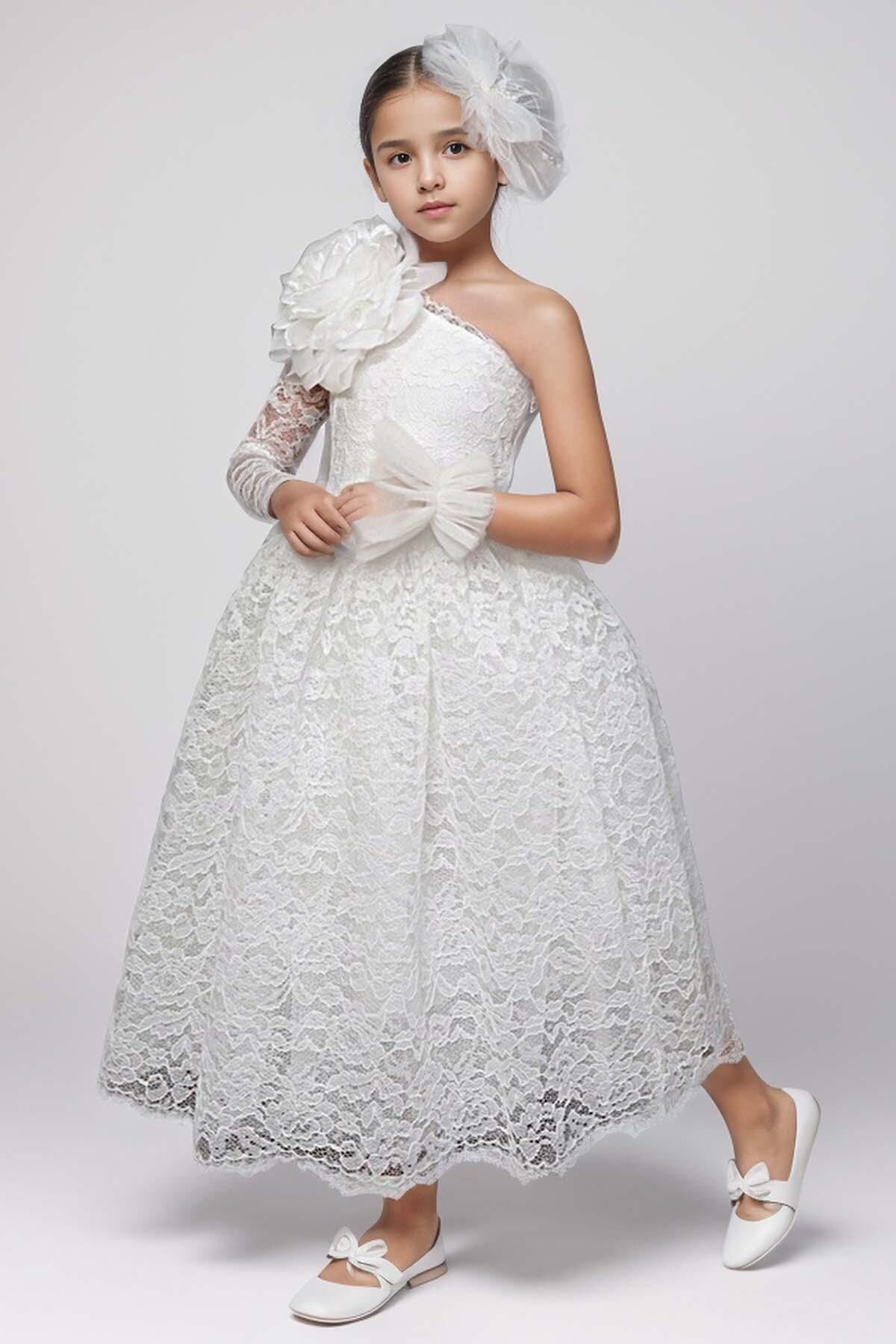 Kız Çocuk Tek Kol Omzu Çiçek Broşlu Boydan Dantel Detaylı Beyaz Elbise
