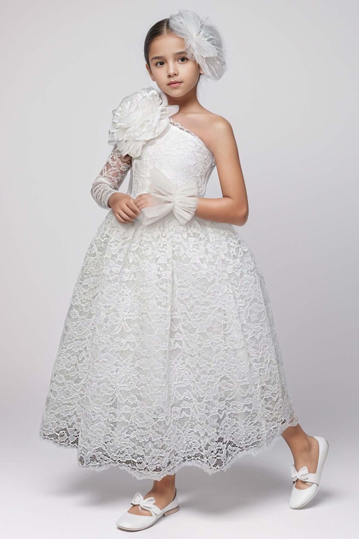 Kız Çocuk Tek Kol Omzu Çiçek Broşlu Boydan Dantel Detaylı Beyaz Elbise