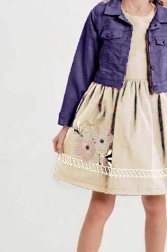 Kız Çocuk Üzerinde Jeans Ceket ve Çiçek Dikiş İşlemeli Krem Elbise