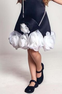 Kız Çocuk Dik Yaka İnci Detaylı Sıfır Kol Eteği 3D Gül İşlemeli Slim Kesim Siyah Elbise