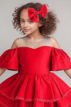 Kız Çocuk Düşük Omuzlu Transparan Yaka Eteği KatKat Dantel İşlemeli Kuyruk Detaylı Kırmızı Elbise