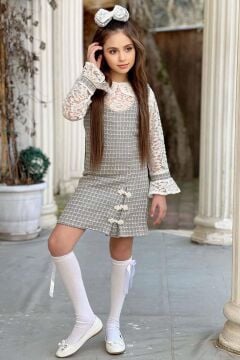 Kız Çocuk Yakası ve Kolları Dantel İşlemeli Kareli Şanel Kumaş Gri Elbise