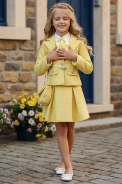 Kız Çocuk Yakası Fular Detaylı Gömlek, Çizik ve İnci Taş Düğmeli Şanel Sarı Etekli Takım