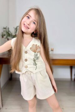 Kız Çocuk Üzerinde Çiçek Nakış İşlemeli Yelek Krem Keten Şortlu Takım