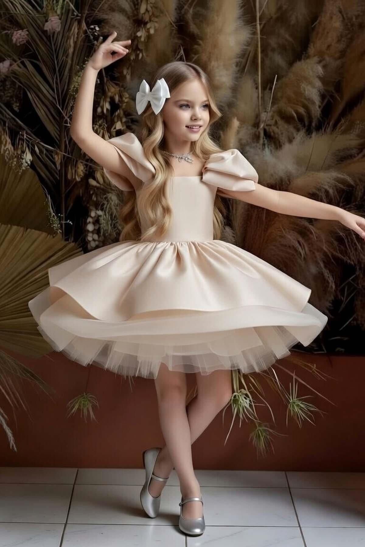 Kız Çocuk Omuzları Fiyonk Detaylı Kayık Yaka İçi astarlı Eteği Kabarık Bej Abiye