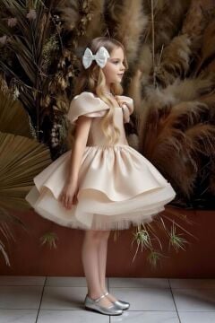 Kız Çocuk Omuzları Fiyonk Detaylı Kayık Yaka İçi astarlı Eteği Kabarık Bej Abiye