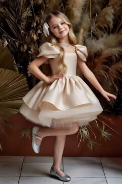 Kız Çocuk Omuzları Fiyonk Detaylı Kayık Yaka İçi astarlı Eteği Kabarık Bej Abiye