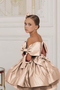 Kız Çocuk Omuzları Fiyonk Detaylı Kayık Yaka İçi astarlı Eteği Kabarık Bej Abiye