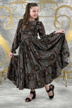 Kız Çocuk Göğsü Fırfırlı Bileği Manşetli Halı Desenli Kahverengi Elbise