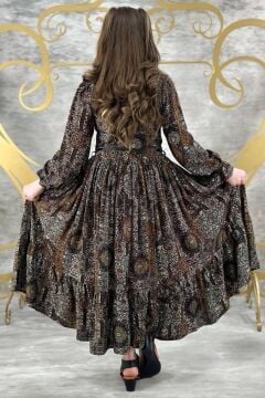 Kız Çocuk Göğsü Fırfırlı Bileği Manşetli Halı Desenli Kahverengi Elbise