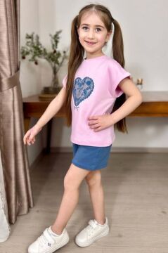 Kız Çocuk Göğsünde Dantel İşleme Kalp Detaylı Pembe T-Shirt Beli Lastikli Şortlu Takım
