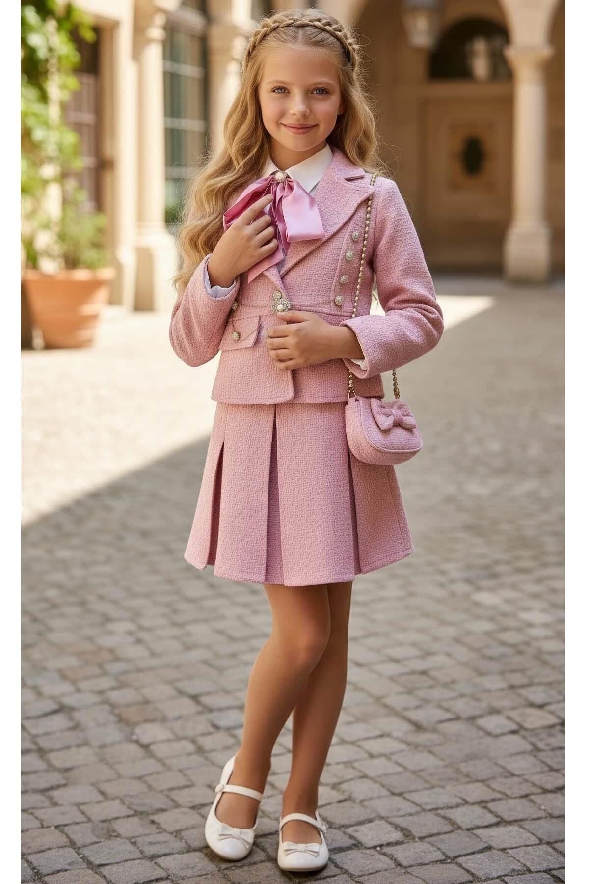 Kız Çocuk Yakası Fular Detaylı Gömlek, Çizik ve İnci Taş Düğmeli Şanel Pembe Etekli Takım