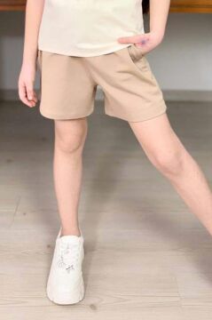 Kız Çocuk Göğsünde Dantel İşleme Kalp Detaylı Krem T-Shirt Beli Lastikli Şortlu Takım