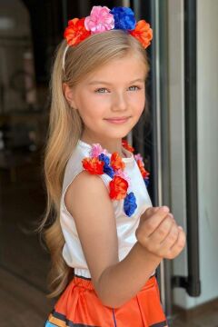 Kız Çocuk Sıfır Kol Üzeri 3D Gül İşlemeli Bluz Renkli Şerit Detaylı Mavi Etekli Takım