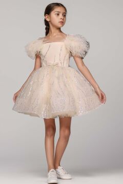 Kız Çocuk Düşük Omuzlu Kolları Tüylü ve Üzeri Pullu İçi Astarlı Bej Abiye