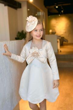 Kız Çocuk Bisiklet Yaka Göğsü Tüllü ve Gül Broşlu Etek Ucu Asimetrik Bolerolu Kolsuz Bej Elbise