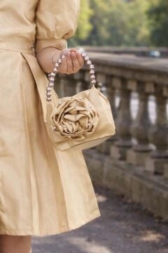 Kız Çocuk Yakası İnci Taş İşlemeli Düğmeli Karpuz Kollu Saten Gold Elbise