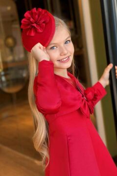 Kız Çocuk Bisiklet Yaka Göğsü Tüllü ve Gül Broşlu Etek Ucu Asimetrik Bolerolu Kolsuz Kırmızı Elbise