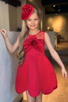 Kız Çocuk Bisiklet Yaka Göğsü Tüllü ve Gül Broşlu Etek Ucu Asimetrik Bolerolu Kolsuz Kırmızı Elbise