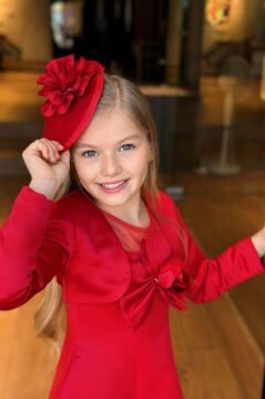 Kız Çocuk Bisiklet Yaka Göğsü Tüllü ve Gül Broşlu Etek Ucu Asimetrik Bolerolu Kolsuz Kırmızı Elbise