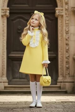 Kız Çocuk Fırfır ve Palyaço Yaka Göğsü Düğme ve Dantel İşleme Detaylı Şanel Sarı Elbise