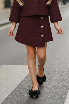 Kız Çocuk Balıkçı Yaka Tek Düğme Ceket Asimetrik Kesim Gold Düğme Detay Bordo Şanel Etekli Takım