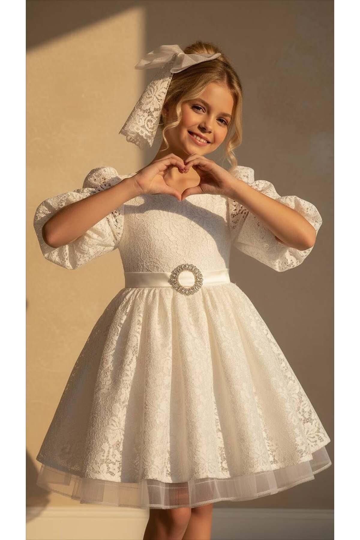 Kız Çocuk Üzeri Boydan Dantel Detaylı Beli Kemer ve Broş Detaylı Karpuz Kollu Beyaz Abiye