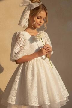 Kız Çocuk Üzeri Boydan Dantel Detaylı Beli Kemer ve Broş Detaylı Karpuz Kollu Beyaz Abiye