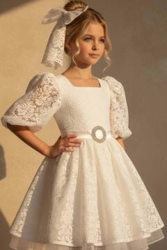 Kız Çocuk Üzeri Boydan Dantel Detaylı Beli Kemer ve Broş Detaylı Karpuz Kollu Beyaz Abiye