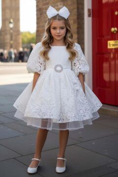 Kız Çocuk Üzeri Boydan Dantel Detaylı Beli Kemer ve Broş Detaylı Karpuz Kollu Beyaz Abiye