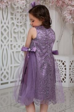 Kız Çocuk Beli Kurdela Detaylı Üzeri Yaprak Dantelli İçi Astarlı Lila Elbise