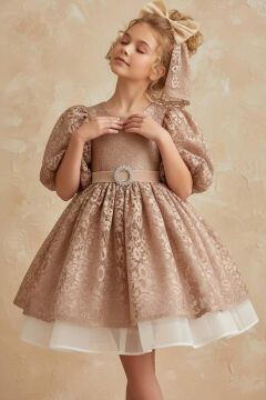 Kız Çocuk Üzeri Boydan Dantel Detaylı Beli Kemer ve Broş Detaylı Karpuz Kollu Bej Abiye