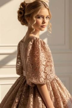 Kız Çocuk Üzeri Boydan Dantel Detaylı Beli Kemer ve Broş Detaylı Karpuz Kollu Bej Abiye