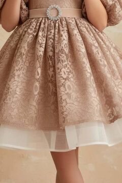 Kız Çocuk Üzeri Boydan Dantel Detaylı Beli Kemer ve Broş Detaylı Karpuz Kollu Bej Abiye