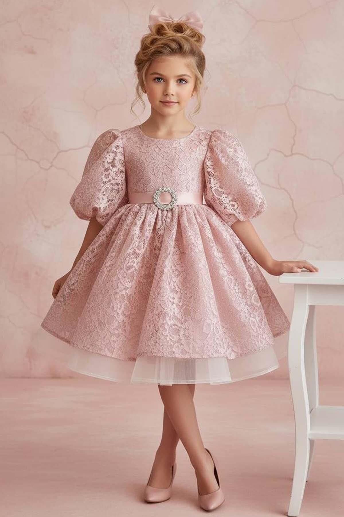 Kız Çocuk Üzeri Boydan Dantel Detaylı Beli Kemer ve Broş Detaylı Karpuz Kollu Pudra Abiye