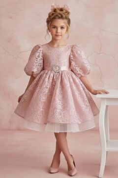 Kız Çocuk Üzeri Boydan Dantel Detaylı Beli Kemer ve Broş Detaylı Karpuz Kollu Pudra Abiye