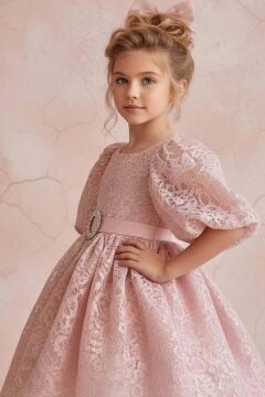 Kız Çocuk Üzeri Boydan Dantel Detaylı Beli Kemer ve Broş Detaylı Karpuz Kollu Pudra Abiye