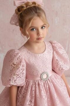 Kız Çocuk Üzeri Boydan Dantel Detaylı Beli Kemer ve Broş Detaylı Karpuz Kollu Pudra Abiye