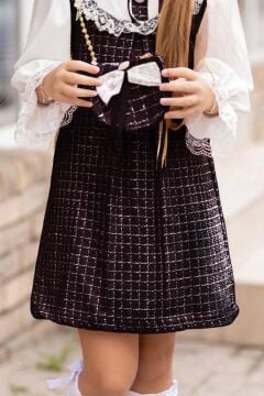 Kız Çocuk Kol Uçları ve Göğsü Dantel İşlemeli Triko Siyah Elbise