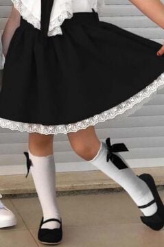 Kız Çocuk V Yaka Omuzları ve Etek Ucu Dantel İşlemeli Siyah Elbise