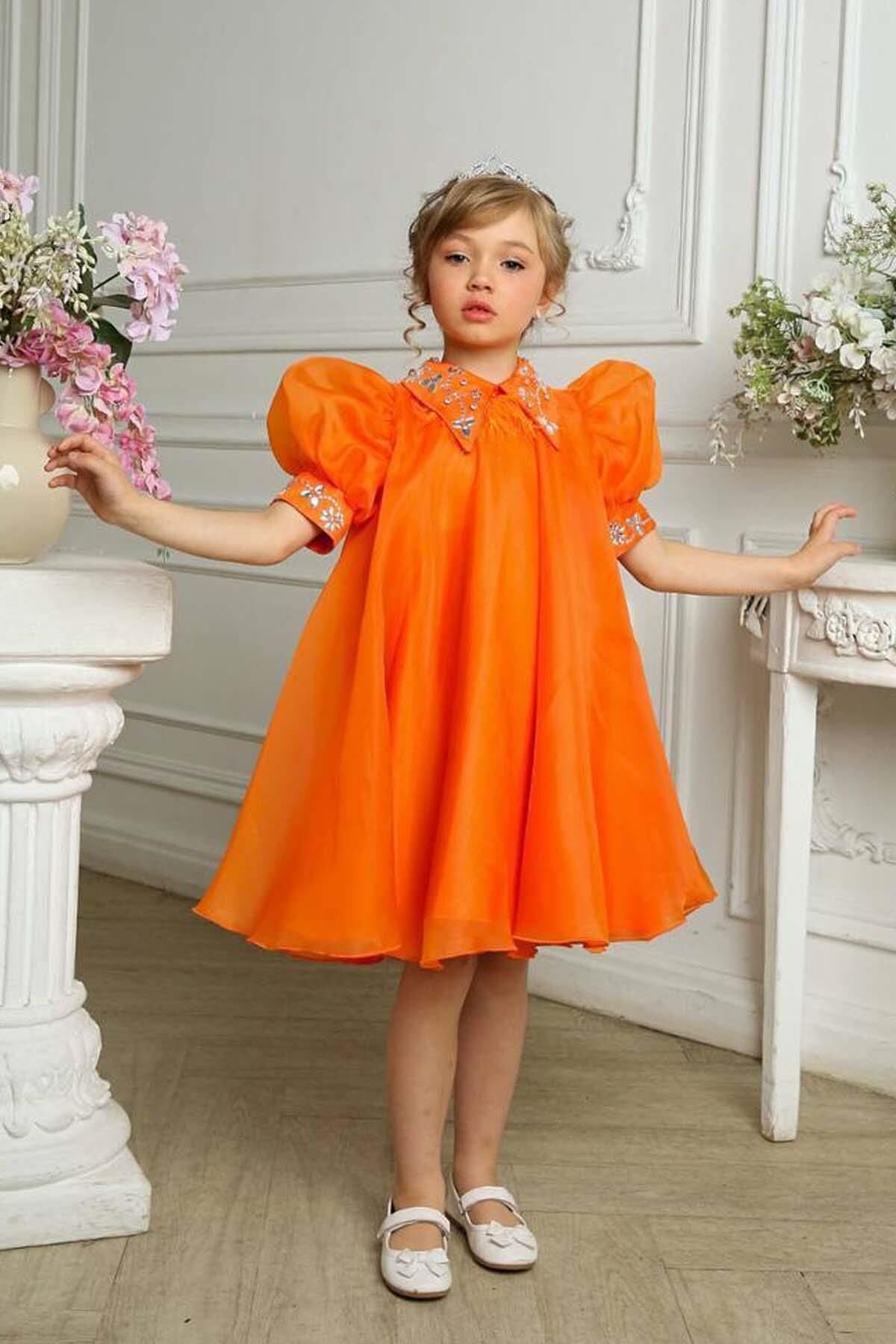 Kız Çocuk Yakasında Omuzları Taş Çiçek İşlemeli Tüylü Gömlek Yaka Astarlı Turuncu Elbise