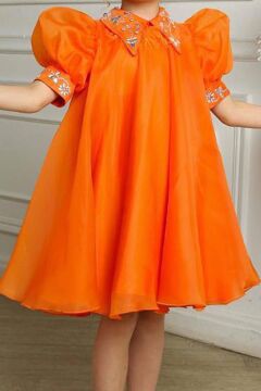 Kız Çocuk Yakasında Omuzları Taş Çiçek İşlemeli Tüylü Gömlek Yaka Astarlı Turuncu Elbise