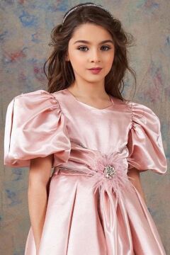 Kız Çocuk Balon Kollu Taş Şerit İşleme Kemer Detaylı Pliseli Saten Somon Abiye