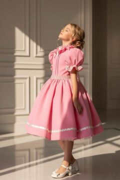 Kız Çocuk Palyaço Yaka ve Fırfırlı Beli İnci Şerit Detaylı Balon Kollu Kabarık Pembe Abiye