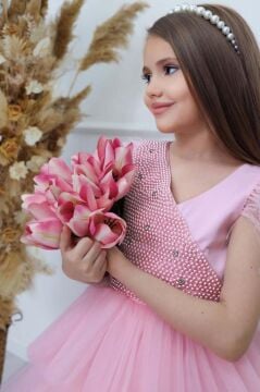 Kız Çocuk Gövdesi İnci Taş İşlemeli Kat Kat Tüllü Kolsuz Pembe Abiye