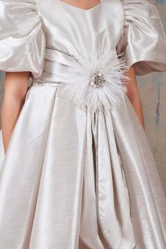 Kız Çocuk Balon Kollu Taş Şerit İşleme Kemer Detaylı Pliseli Saten Gri Abiye