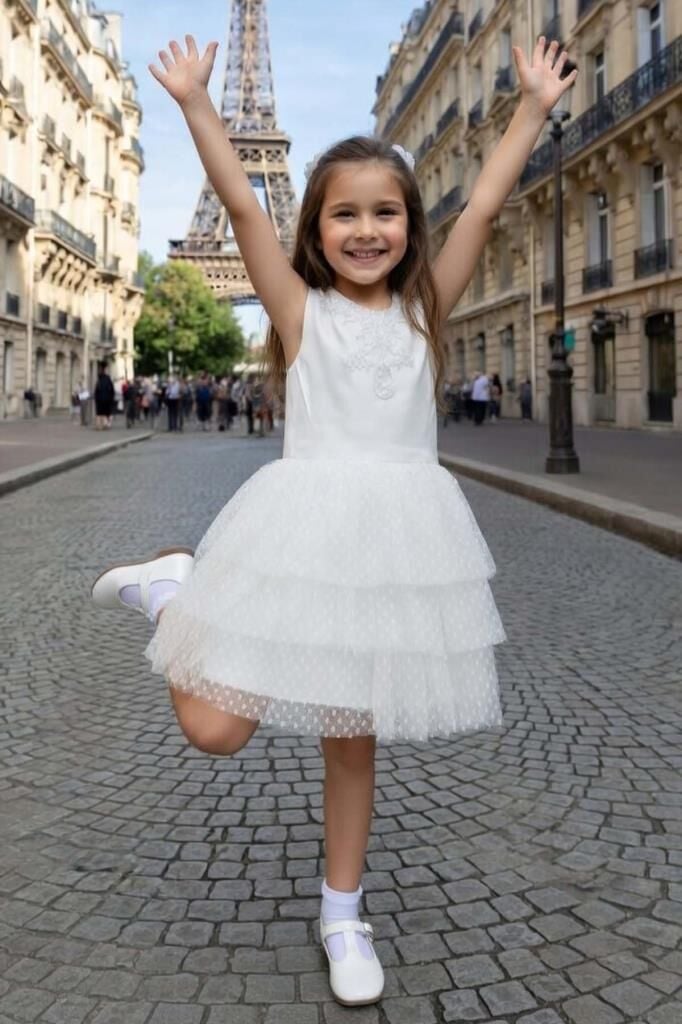 Kız Çocuk Yakası Dantel Örgü İşlemeli Eteği Kat Kat Puantiye Detaylı Kolsuz Beyaz Elbise