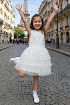 Kız Çocuk Yakası Dantel Örgü İşlemeli Eteği Kat Kat Puantiye Detaylı Kolsuz Beyaz Elbise