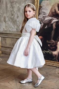 Kız Çocuk Beli Elmas Taşlı Şerit Kemer Detaylı Eteği Yaprak İşlemeli Balon Kollu Beyaz Saten Abiye